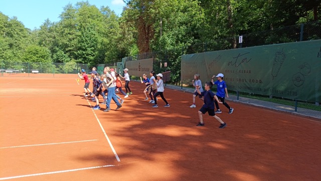 Kinderredaktion Tennis 4a 2